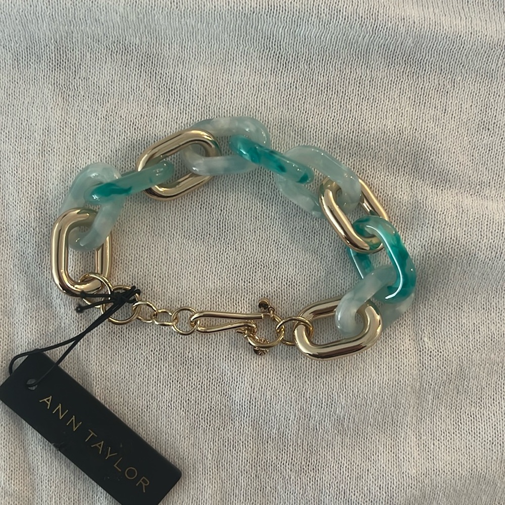 Ann Taylor Gold tone big link bracelet. NWT
